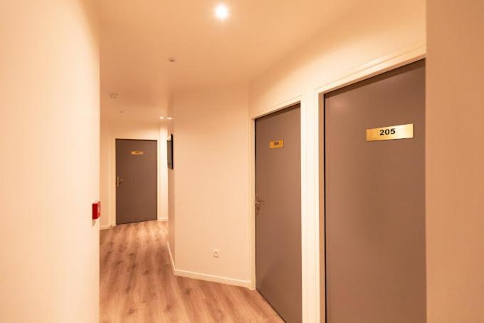 Le Theatre Hotel Suresnes Exterior photo